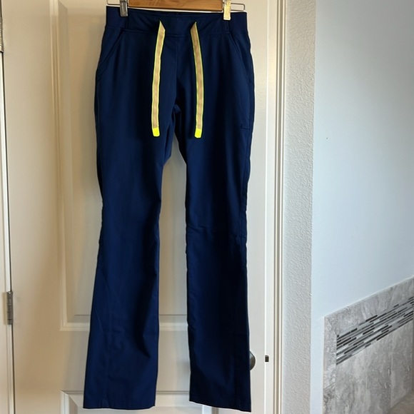 Madelita scrub set - Picture 4 of 6